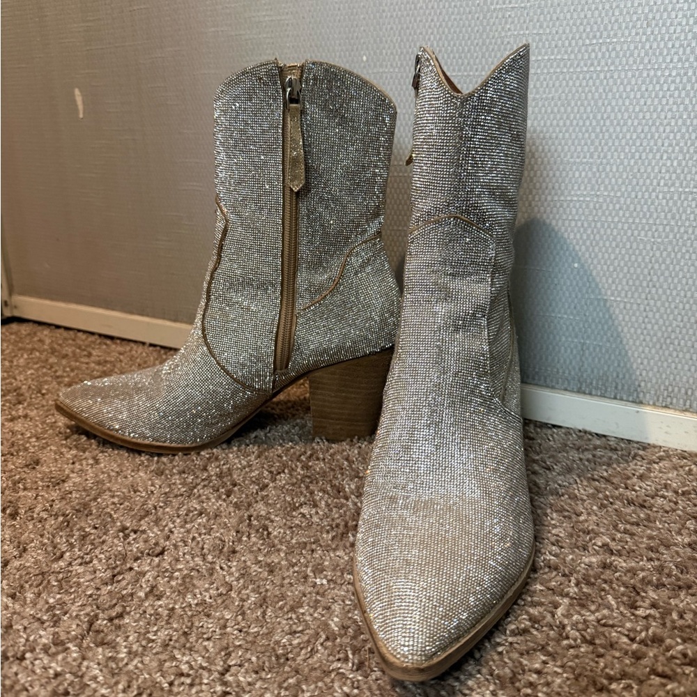 BEAST FASHION Glittering Silver Ankle Boots